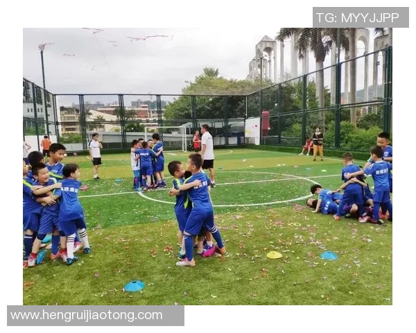 足球明星童年时光回顾视频揭秘他们的成长历程与奋斗故事